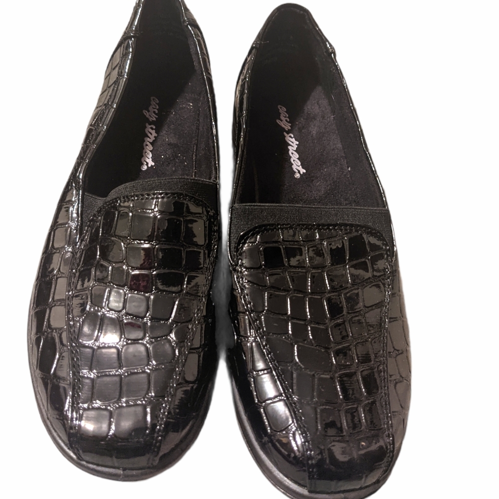 Crocodile textured flats 6.5